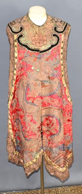 Lot 2 - A late Qing dynasty Chinese silk embroidered...