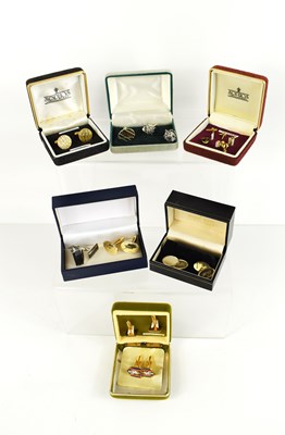 Lot 221 - A pair of gentleman's 9ct gold chain-link...