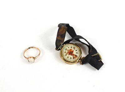 Lot 362 - A Victorian 9ct gold and moonstone ring, size...