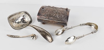 Lot 444 - A group of Dutch silver to include a mustard...