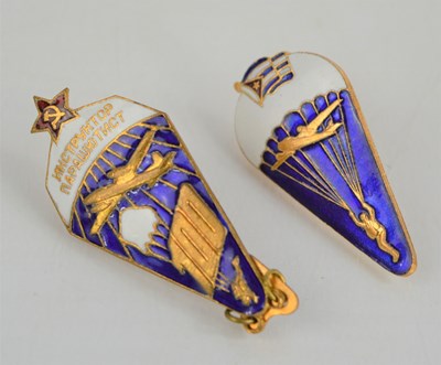 Lot 445 - A Soviet airborne jump badge for 100 plus...