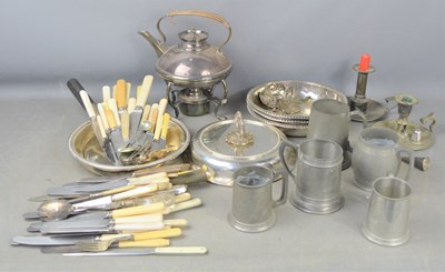 Lot 291a - A group of pewter and silver plated items to...