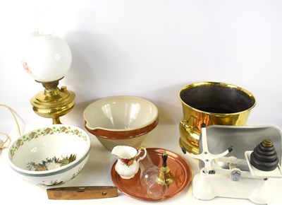 Lot 260 - A group of collectable items to include a...