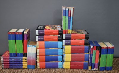 Lot 326 - An extensive collection of Harry Potter novels,...