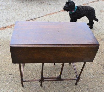 Lot 602 - A 19th century mahogany drop leaf occasional...