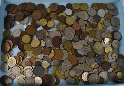 Lot 90 - A selection of GB and worldwide coins,...
