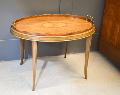 Lot 639 - An Edwardian mahogany oval centre table, with...