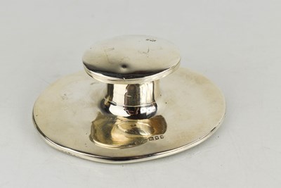 Lot 250 - A George V silver inkwell, with pot liner, of...