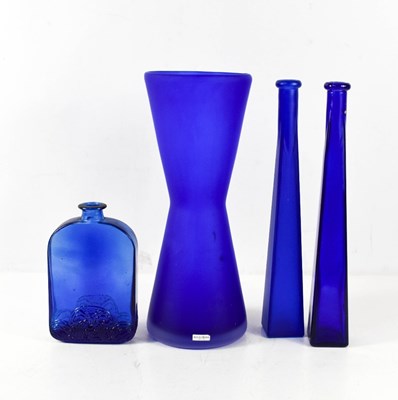 Lot 31 - An Ulrica Hydman Vallien for Kosta Boda blue...