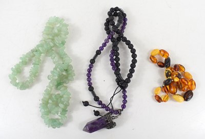Lot 237 - A vintage amber necklace having graduated ...