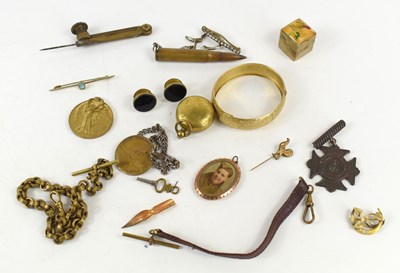 Lot 37 - A group of collectables to include a photo of...