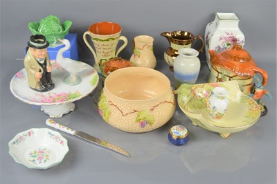 Lot 197 - A group of ceramics to include a Wade bramble...