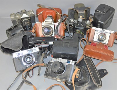 Lot 455 - A group of cameras to include Praktica IV B,...