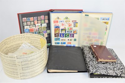 Lot 432 - Five stamp albums and a quantity of loose...