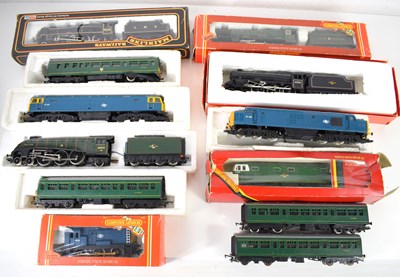 Lot 413 - A collection of boxed and unboxed 00 gauge...