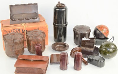 Lot 272 - A group of vintage bakelite items to include...