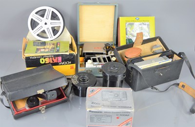Lot 456 - A group of vintage 8mm cine cameras and camera...