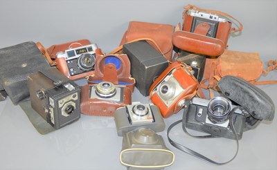 Lot 463 - A group of vintage cameras to include a Soviet...