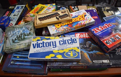 Lot 390 - A very large collection of 20th century board...