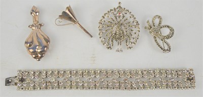 Lot 215 - A group of silver and costume jewellery...