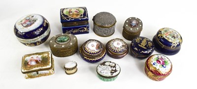 Lot 39 - A selection of antique and 20th century...