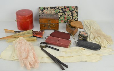 Lot 243 - A group of collectible items to include...