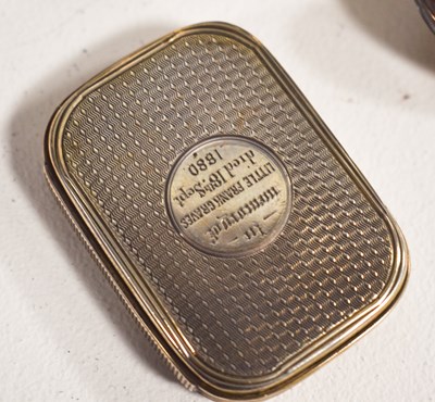 Lot 31 - A group of silver to include a machine...