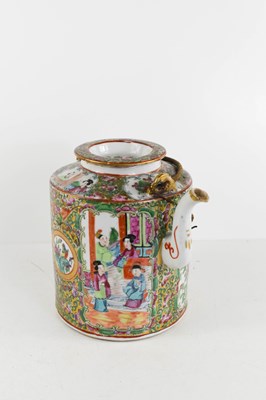 Lot 251 - A 19th century Qing Dynasty Famille Rose...