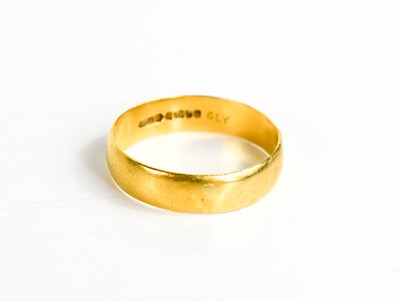Lot 160 - A 22ct gold wedding band, size V, 4.77g