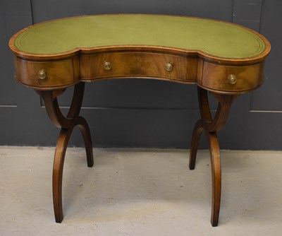 Lot 552 - A reproduction 19th century style mahogany...