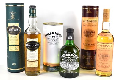 Lot 34 - Scotch whisky: Three bottles of 10 year old...