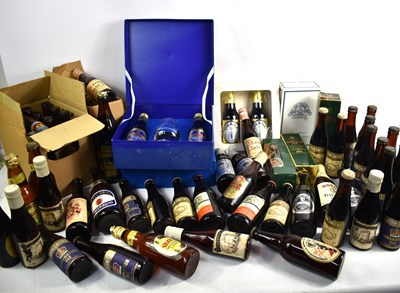 Lot 70 - A large collection of vintage commemorative...