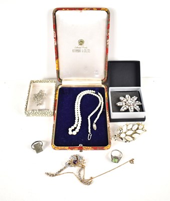 Lot 124 - A group of jewellery to include two silver...