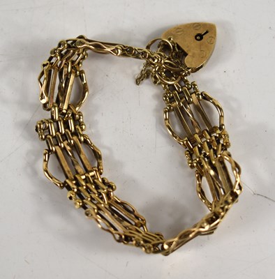 Lot 165 - A 9ct gold gate link bracelet, 21g, a/f.