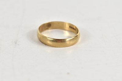 Lot 147 - A 9ct gold wedding band, 2.6g.