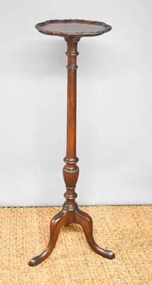 Lot 265 - An Edwardian mahogany jardiniere stand, with...
