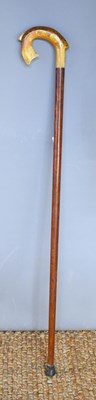 Lot 257 - A vintage horn and wooden walking cane, the...