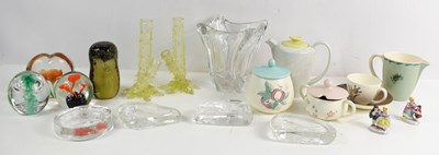 Lot 221 - A selection of ceramics and glass to include...