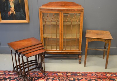 Lot 526 - A 1940s oak display cabinet together with a...