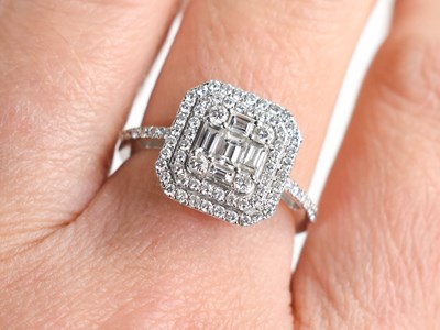 Lot 236 - An 18ct white gold and diamond cluster ring,...