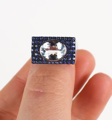 Lot 273 - An 18ct white gold Art Deco style dress ring...