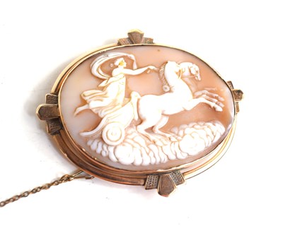 Lot 185 - A 9ct gold cameo brooch, carved to depict a...