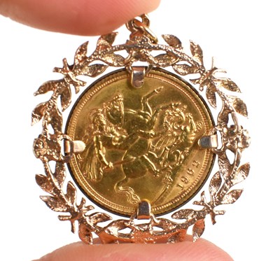 Lot 254 - A 9ct gold pendant set with a full gold...