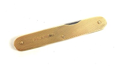 Lot 328 - A 9ct gold fruit knife, machine engraved,...
