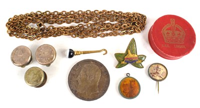 Lot 70 - A group of collectables to include a French...