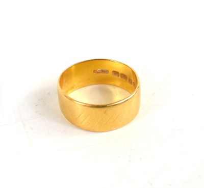 Lot 13 - A 22ct gold wedding band, faint engraved line...