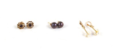 Lot 29 - A group of earrings to include a pair of 9ct...