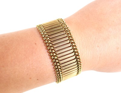 Lot 31 - A 9ct gold bar & ball link bracelet, with a...