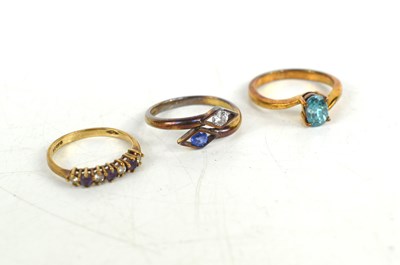 Lot 131 - Three 9ct gold rings, one cross over example...