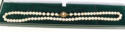 Lot 148 - A vintage pearl necklace with 9ct gold clasp,...